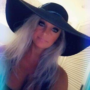 Meet your Posher, Joelle